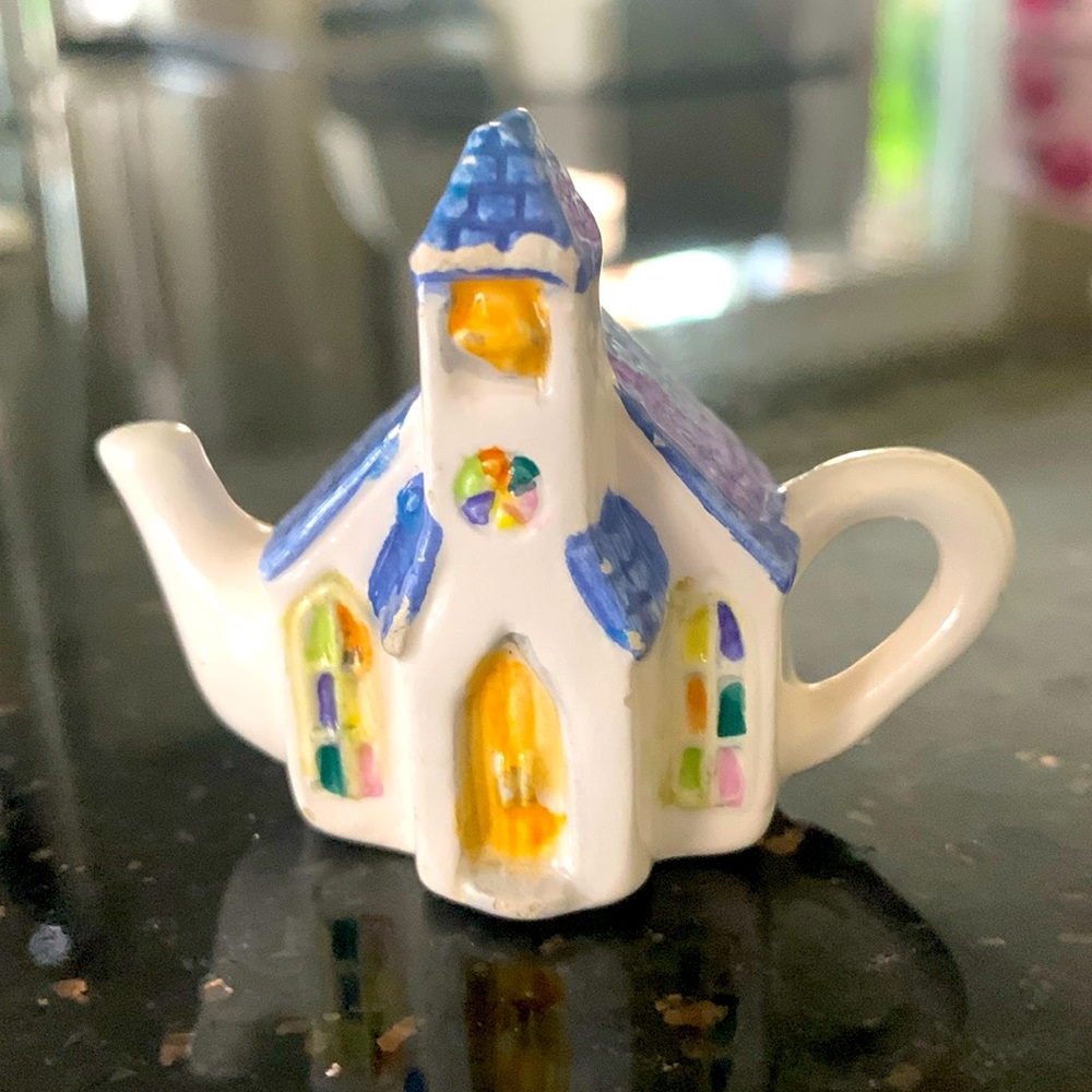 Red Rose mini teapot figurine cathedral